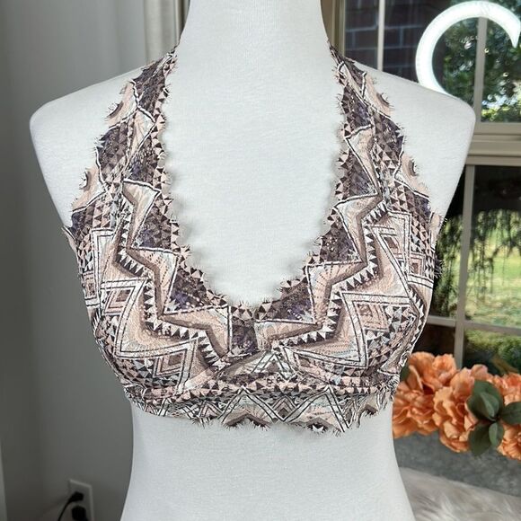 Victoria's Secret PINK Lace unlined halter bralette - Picture 3 of 11